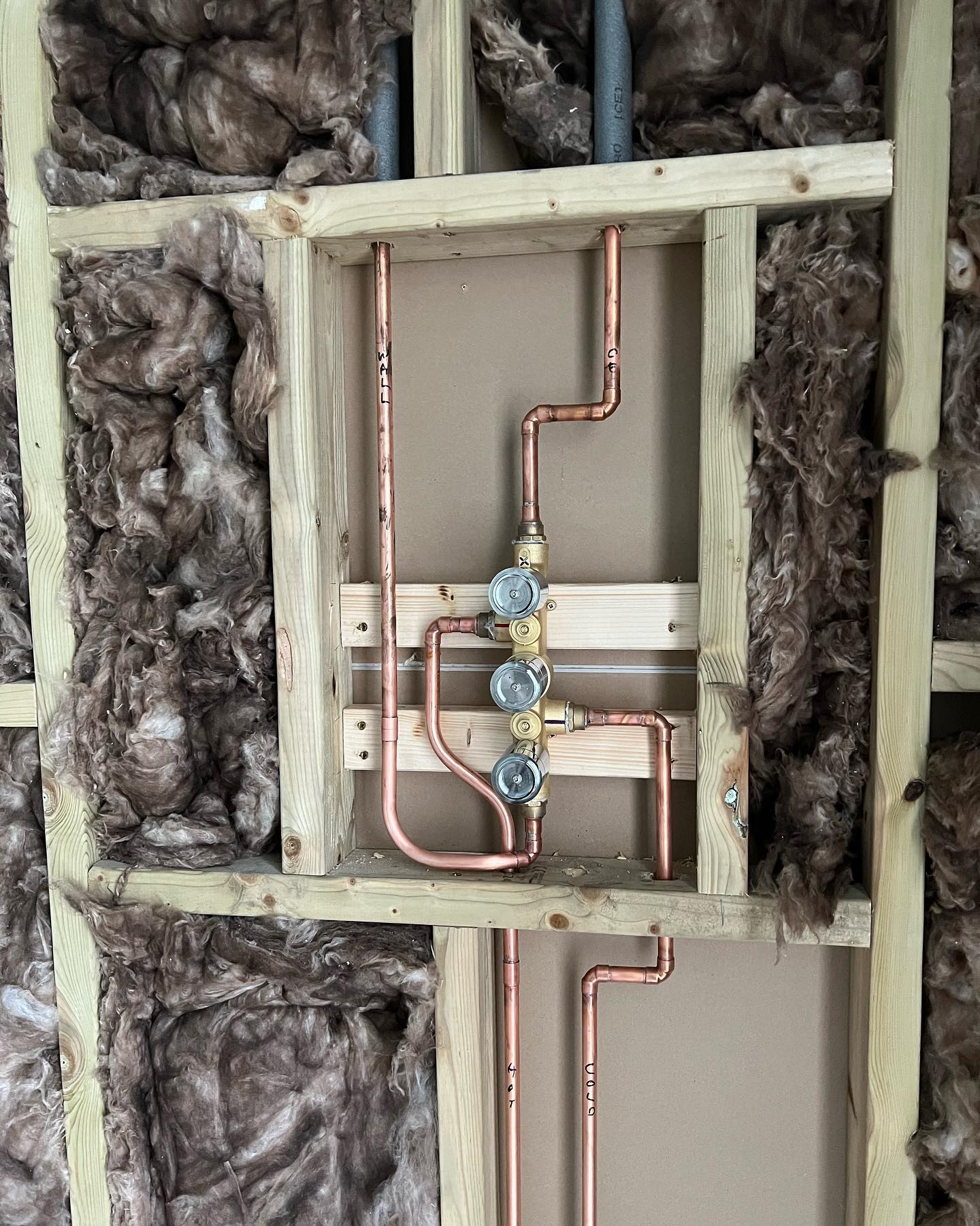 Copper pipework in insulated wall cavity